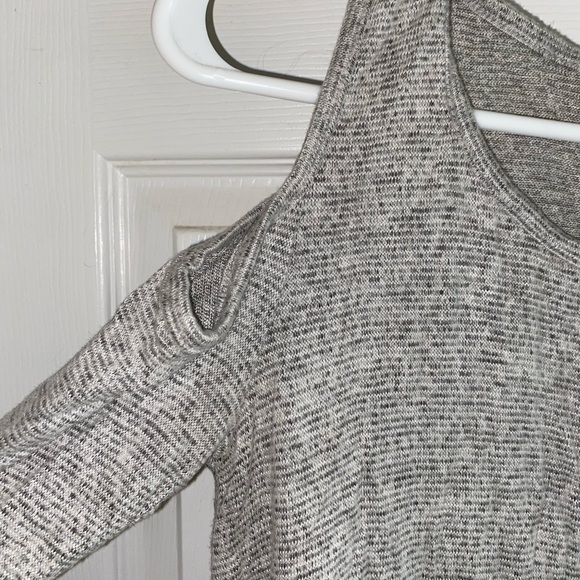 Cold shoulder top - Picture 2 of 3